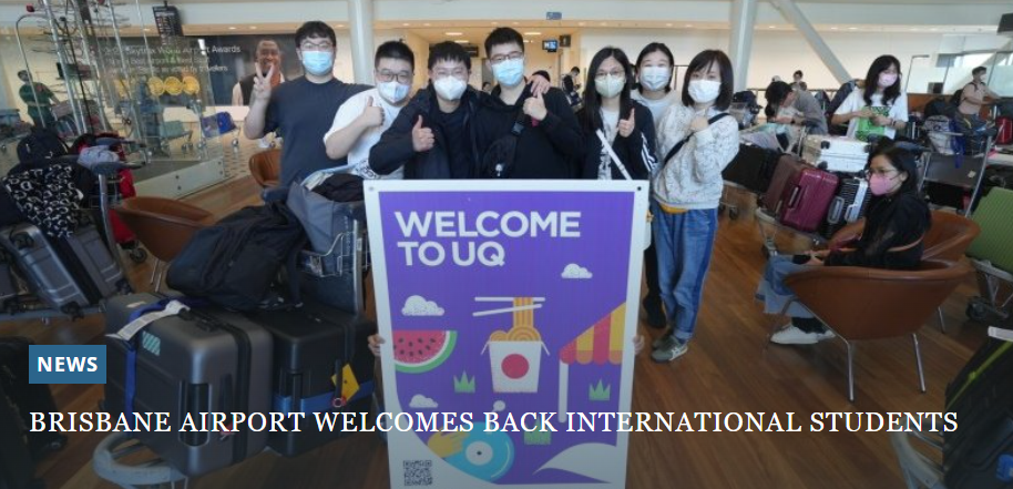 在机场设置了欢迎留学生回归的欢迎点